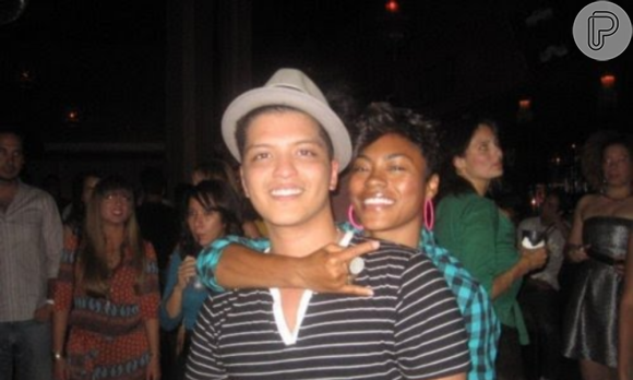 Namorada de Bruno Mars e cantor se conheceram de forma inusitada: saiba  como artista se encantou por Jessica Caban em Nova York!