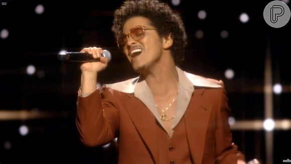 Bruno Mars em 'When I Was Your Man': 'Deveria ter dado todas as minhas horas quando tive a chance. Ter levado você a todas as festas, pois tudo o que você queria era dançar'