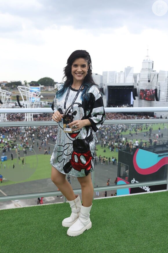 Vestido divertido com estampa do Mickey foi usado por Roberta Medina no The Town