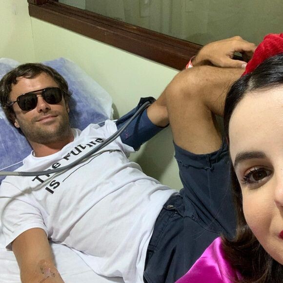 Sthefany Brito está a todo momento que pode com o irmão e segue dando notícias, na medida do possível, sobre Kayky Brito