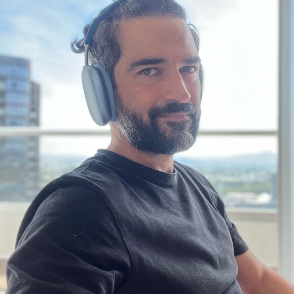 Alfonso Herrera é agradecido pelo RBD, porém não pretende ir para a turnê mundial da banda