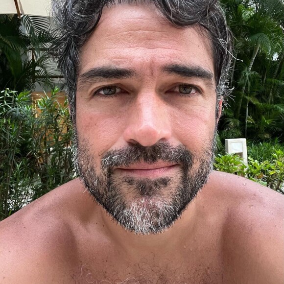 Longe do RBD, Alfonso Herrera completou 40 anos de vida e não pretende voltar aos poucos