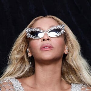 Beyoncé usou body rico em detalhes criado pela marca brasileira PatBo na Renaissance World Tour