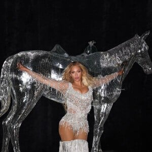 Beyoncé escolheu um look da marca PatBo para sua turnê mundial