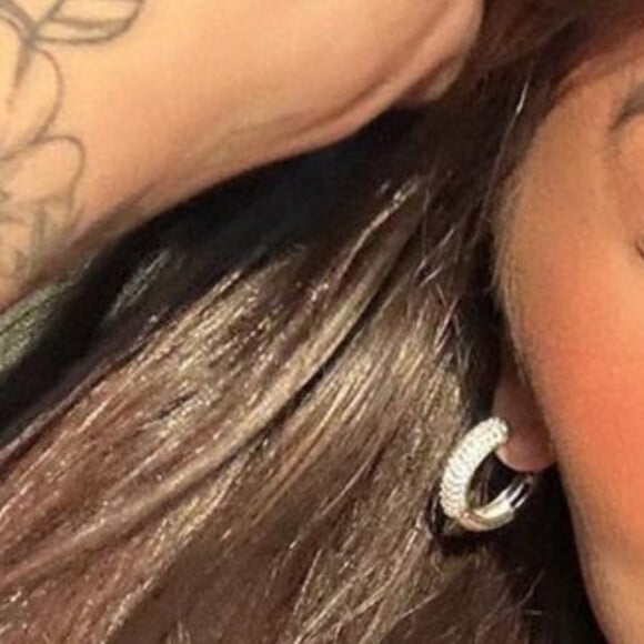 Arthur Aguiar e, Jheny Santucci assumiram o namoro em junho