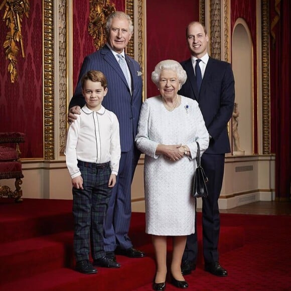 Em 03 de janeiro de 2020, Rainha Elizabeth II posou com o então Príncipe Charles, Príncipe William e seu filho mais velho, George, para falar sobre o Ano Novo