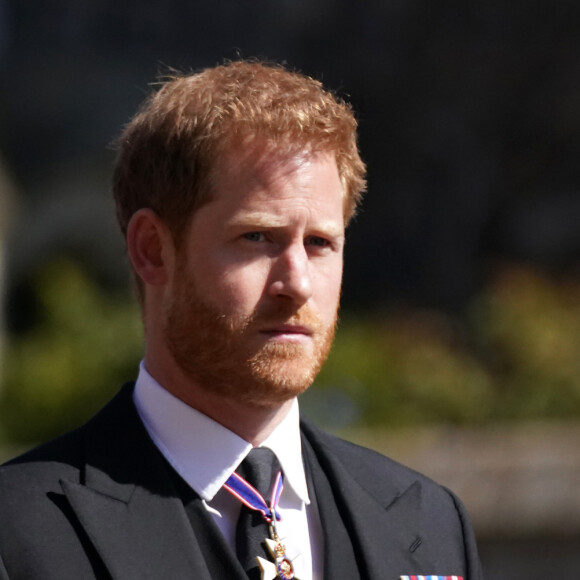 Príncipe Harry é o quinto na linha de sucessão; todos os filhos do Príncipe William estão na frente