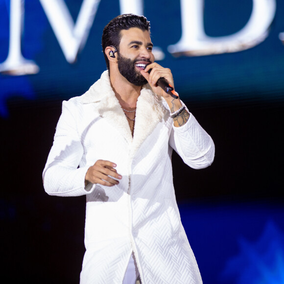 Gusttavo Lima fez show em Brasília e nem imaginava que seria 'cancelado' após pegar na parte íntima de amigo