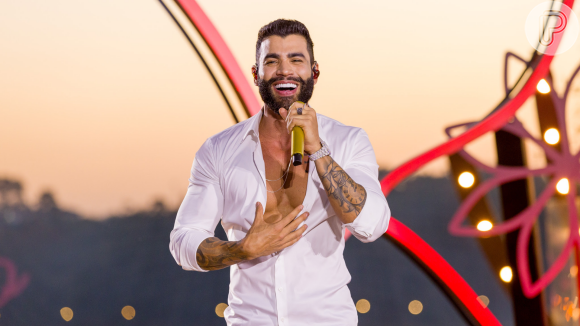 Gusttavo Lima foi criticado por agarrar parte íntima de cantor sertanejo