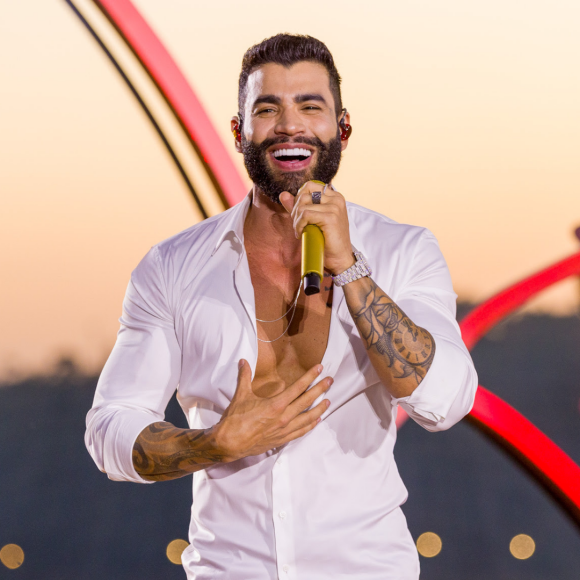 Gusttavo Lima foi criticado por agarrar parte íntima de cantor sertanejo