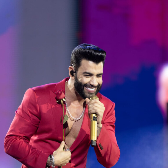 Gusttavo Lima foi julgado após pegar na parte íntima do amigo em cima do palco durante um show