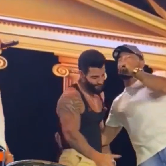 Gusttavo Lima se empolgou demais em um momento em seu show ao lado da dupla  Jhonny e Rahony