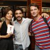 Andreia Horta e Caio Blat, irmãos em 'Império', e Marcelo Serrado prestigiaram o lançamento do livro de Maria Ribeiro, no Rio de Janeiro