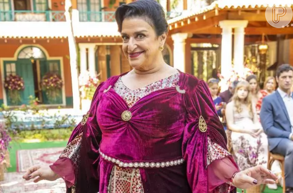 Grace Gianoukas participou da novela Terra e Paixão como a mãe farsante de Luigi (Rainer Cadete)