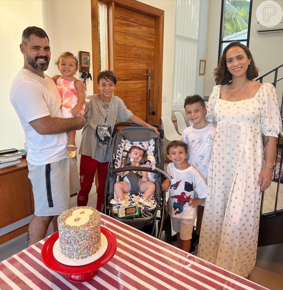 Leticia e Juliano Cazarré têm cinco filhos