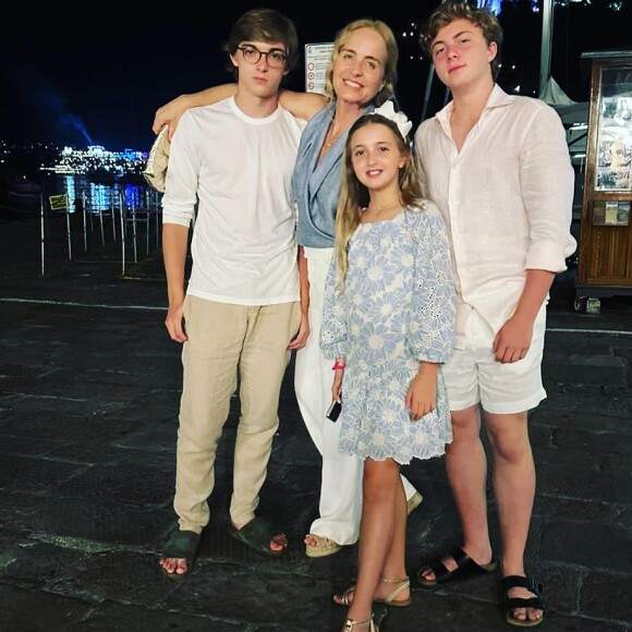 Foto da festa de Eva, filha de Angélica e Luciano Huck, chamou atenção por detalhe raro, com o filho do casal sorrindo e mostrando os dentes