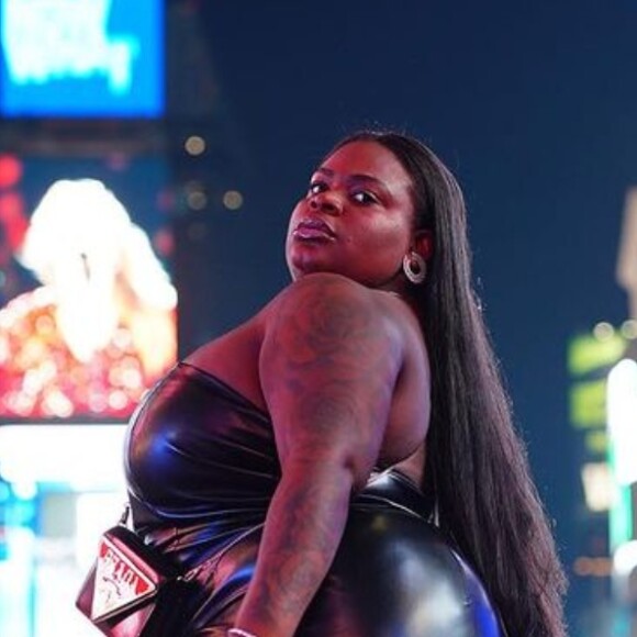 Jojo Todynho surge com conjunto coladinho em look all black e esbanja beleza em viagem a Nova York após cirurgia bariátrica