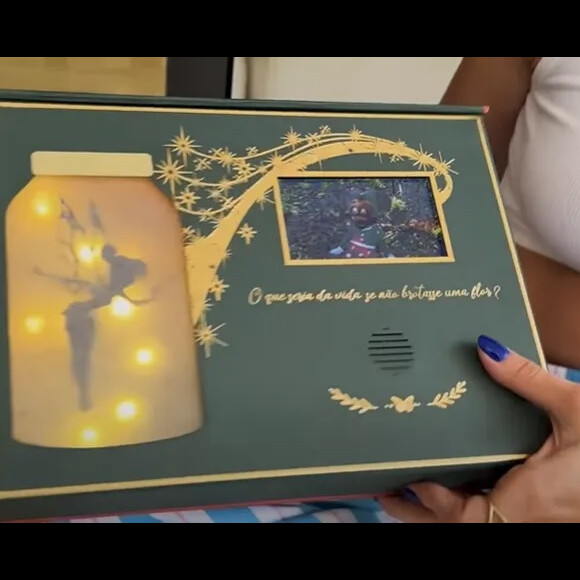 Virginia Fonseca mostrou no seu canal no Youtube detalhes do convite de luxo do aniversário da filha
