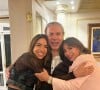Silvio Santos posou com a filha Patricia Abravanel e a mulher, Iris Abravanel