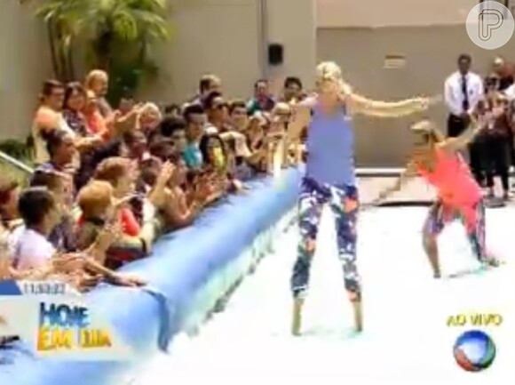 Ana Hickmann aceitou o desafio de correr em pista coberta de gel