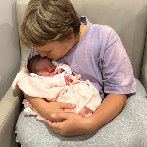 Mavie, filha de Neymar e Bruna Biancardi, também ganhou o carinho do irmão mais velho, Davi