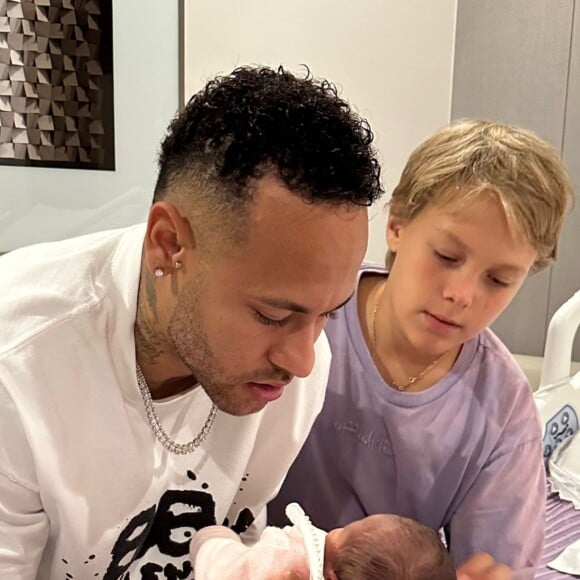 Neymar e os dois filhos, Davi e Mavie
