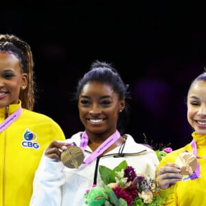 Rebeca Andrade ganhou uma medalha de ouro, três de prata e uma de bronze no Mundial de Ginástica Artística