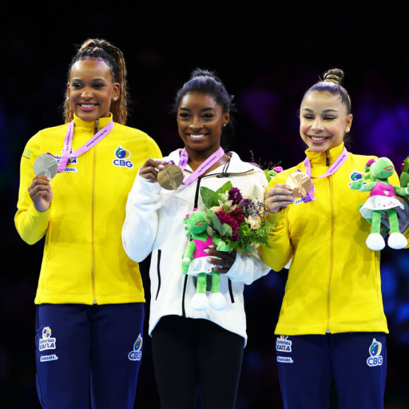 Rebeca Andrade ganhou uma medalha de ouro, três de prata e uma de bronze no Mundial de Ginástica Artística