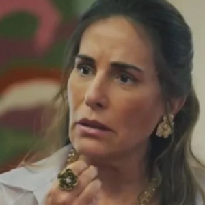 Em 'Terra e Paixão', Irene (Gloria Pires) resolve fazer um teste de DNA para saber se Danielzinho é seu neto