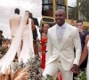 Vestido de noiva tubinho: Aline Becker se casa com Rafael Zulu em cerimonia ao ar livre em Balneário Camboriú
