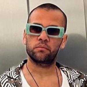 Daniel Alves paga valor milionário para mudar pena