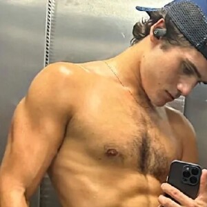 Corpo de Nicolas Prattes é outro desde que ele passou a se dedicar para ficar mais musculoso