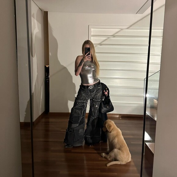 Luísa Sonza chamou a atenção por seu estilo na moda e pelo cachorrinho Golden