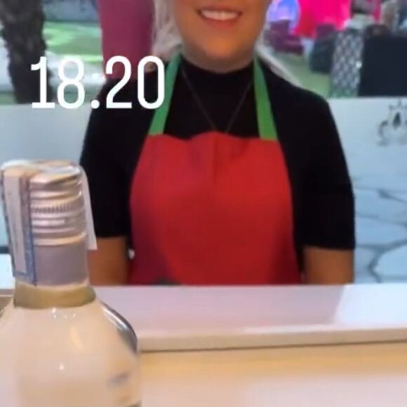 E tinha até pudim de cachaça da marca patrocinadora de Leonardo!