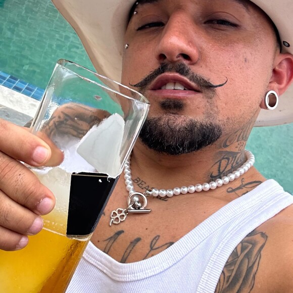 Pistolinha já faz sucesso desde o primeiro vídeo pornô