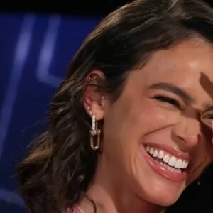 Bruna Marquezine caiu na gargalhada quando foi perguntada se ela tinha um livramento na vida e a web logo relacionou a pergunta a Neymar