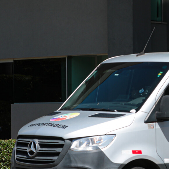 Carro do SBT foi visto no velório de Luana Andrade