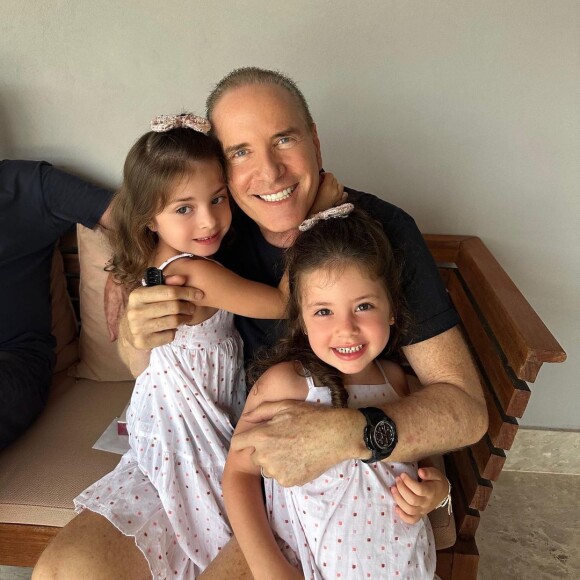 Roberto Justus, com câncer na bexiga, revelou a doença em novembro de 2022. Na foto, empresário aparece com o cabelo mais curto