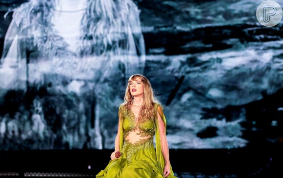Fãs de Taylor Swift se unem para ato de homenagem à Ana Benevides em show realizado no Estádio Nilton Santos, Engenhão, no Rio de Janeiro, neste domingo (20)