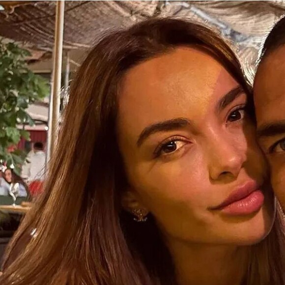 Joana Sanz conversa com Daniel Alves como se nada tivesse acontecido