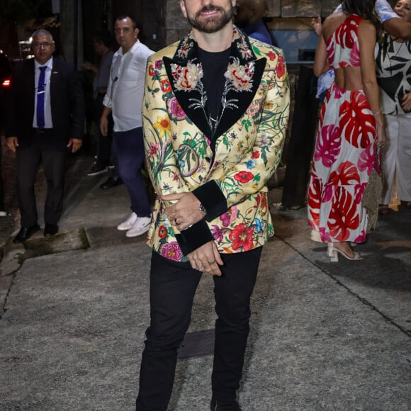 Thales Bretas também apostou no florido em seu blazer