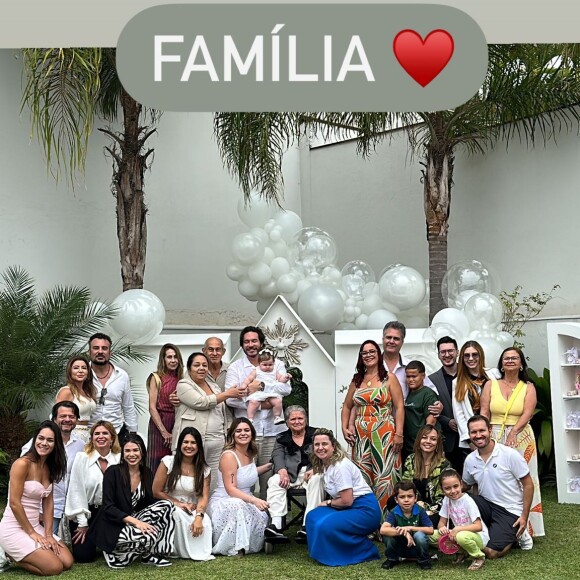 Viih Tube e Eliezer comemoraram o batizado da filha em uma celebração em família