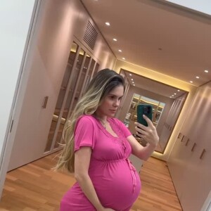 Barriga de gravidez de Bárbara Evans vinha impressionando os seguidores nos últimos dias; foto foi tirada horas antes do parto