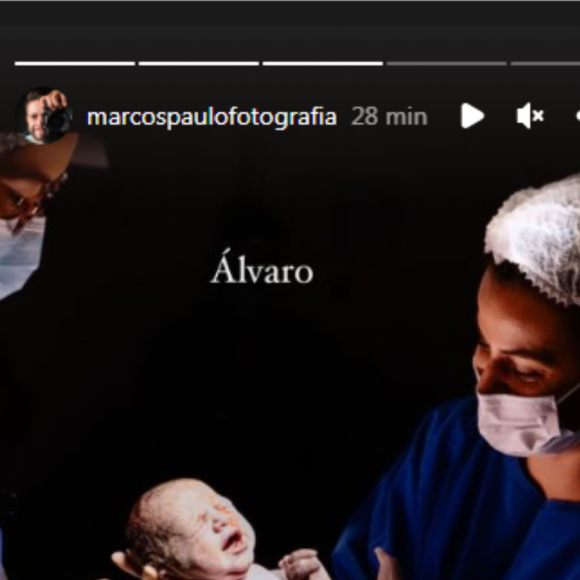 Nasce Álvaro, filho de Bárbara Evans: ele foi o primeiro a vir ao mundo, às 14h08, com 2,356 kg e 45 centímetros