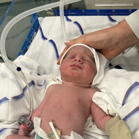 Álvaro, filho de Bárbara Evans, foi internado por conta de um desconforto respiratório