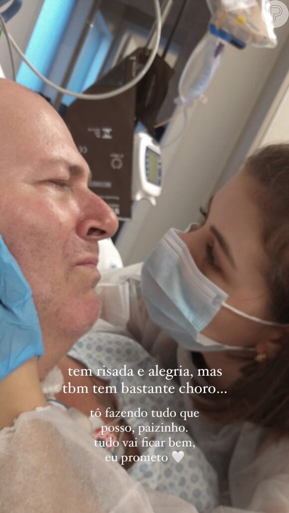 Foto de Mingau no hospital: filha do baixista do Ultraje a Rigor relatou que pai enfrenta infecção pulmonar