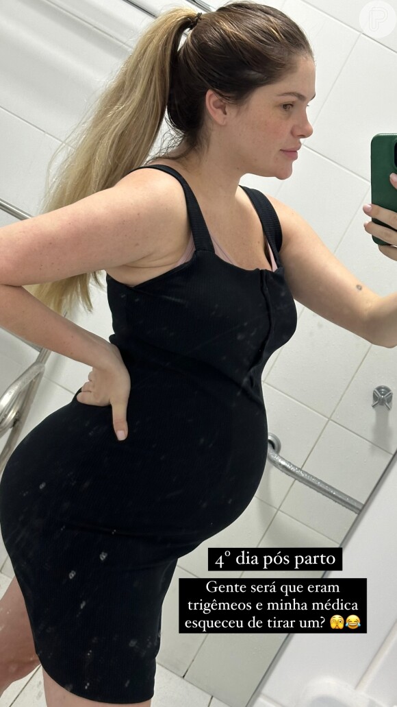 Corpo pós-parto de Bárbara Evans quatro dias após nascimento de gêmeos: modelo brincou com o tamanho da barriga
