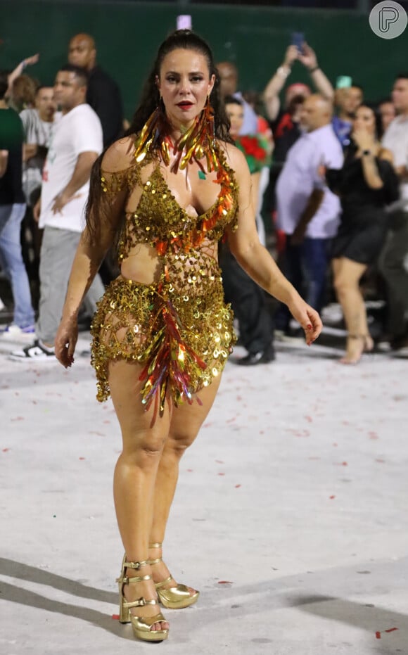Paolla Oliveira sobre look para mini desfile de Carnaval: 'No pulsar do fogo há uma história de transformação e renascimento'