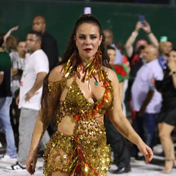 Paolla Oliveira sobre look para mini desfile de Carnaval: 'No pulsar do fogo há uma história de transformação e renascimento'