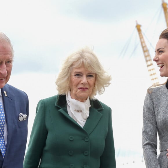 Livro que acusa Rei Charles III e Kate Middleton de racismo foi retirado de circulação por um 'erro de tradução', segundo editora